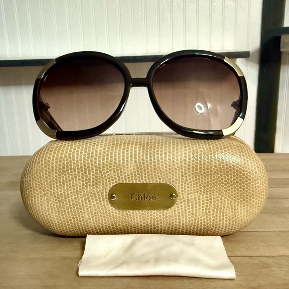 Chloe Dark Brown Oversized Gradient Sunglasses with Case - Picture 2 of 12